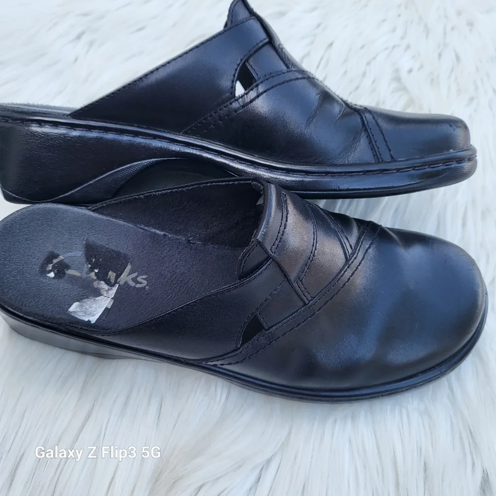 Clarks Black Slip On Loafers Mules 7M - Picture 1 of 12